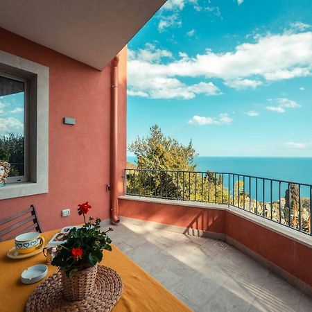The Charming House Apartment Taormina Bagian luar foto