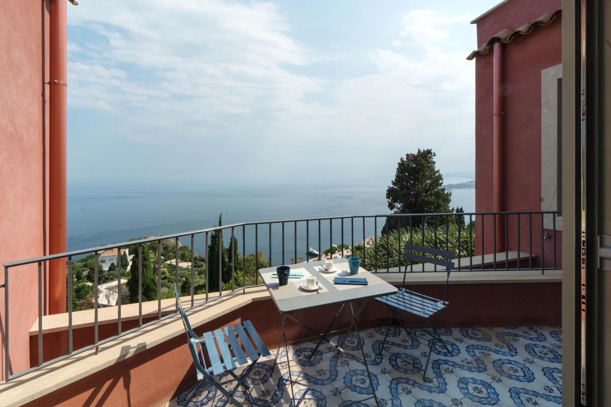 The Charming House Apartment Taormina Bagian luar foto