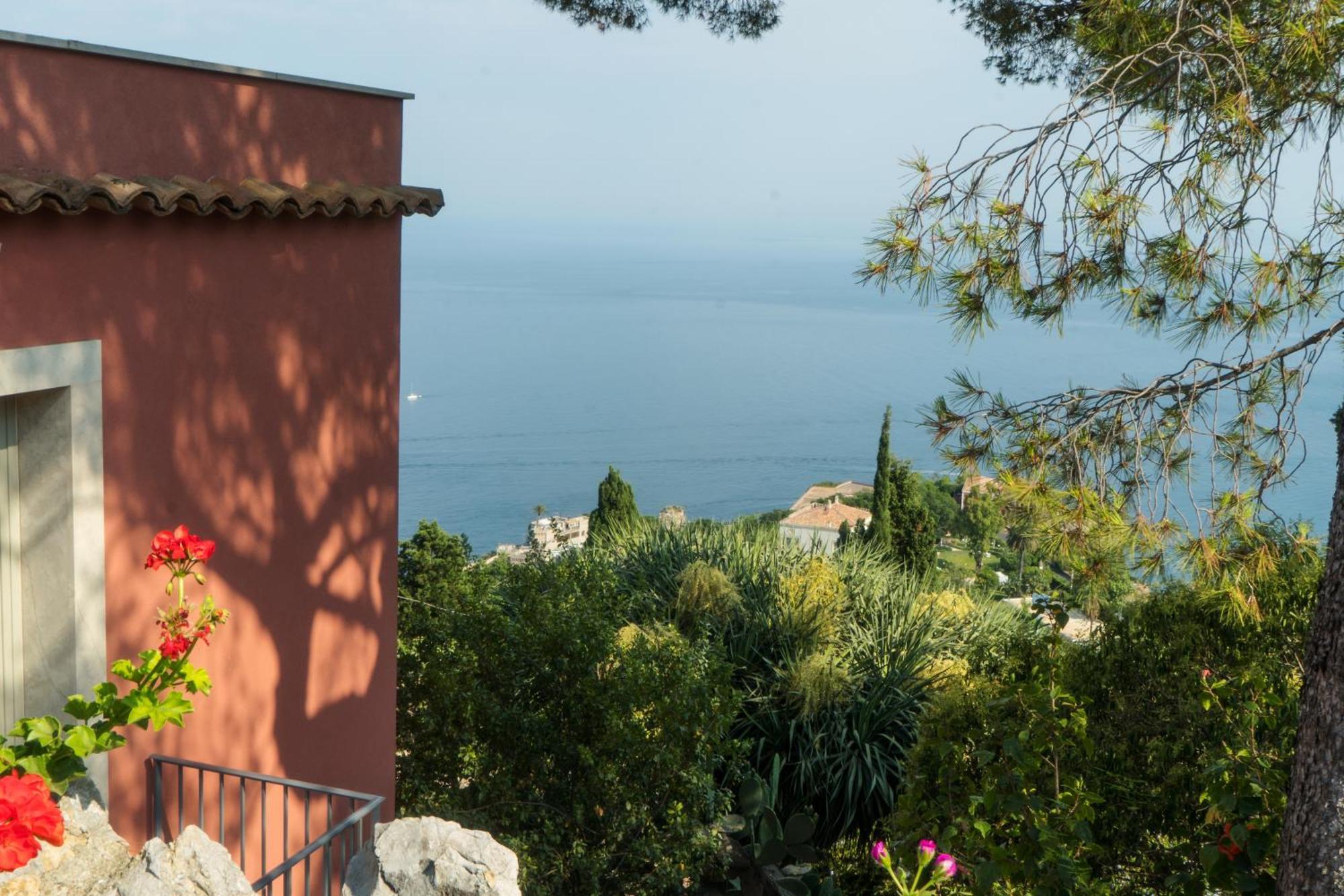 The Charming House Apartment Taormina Bagian luar foto