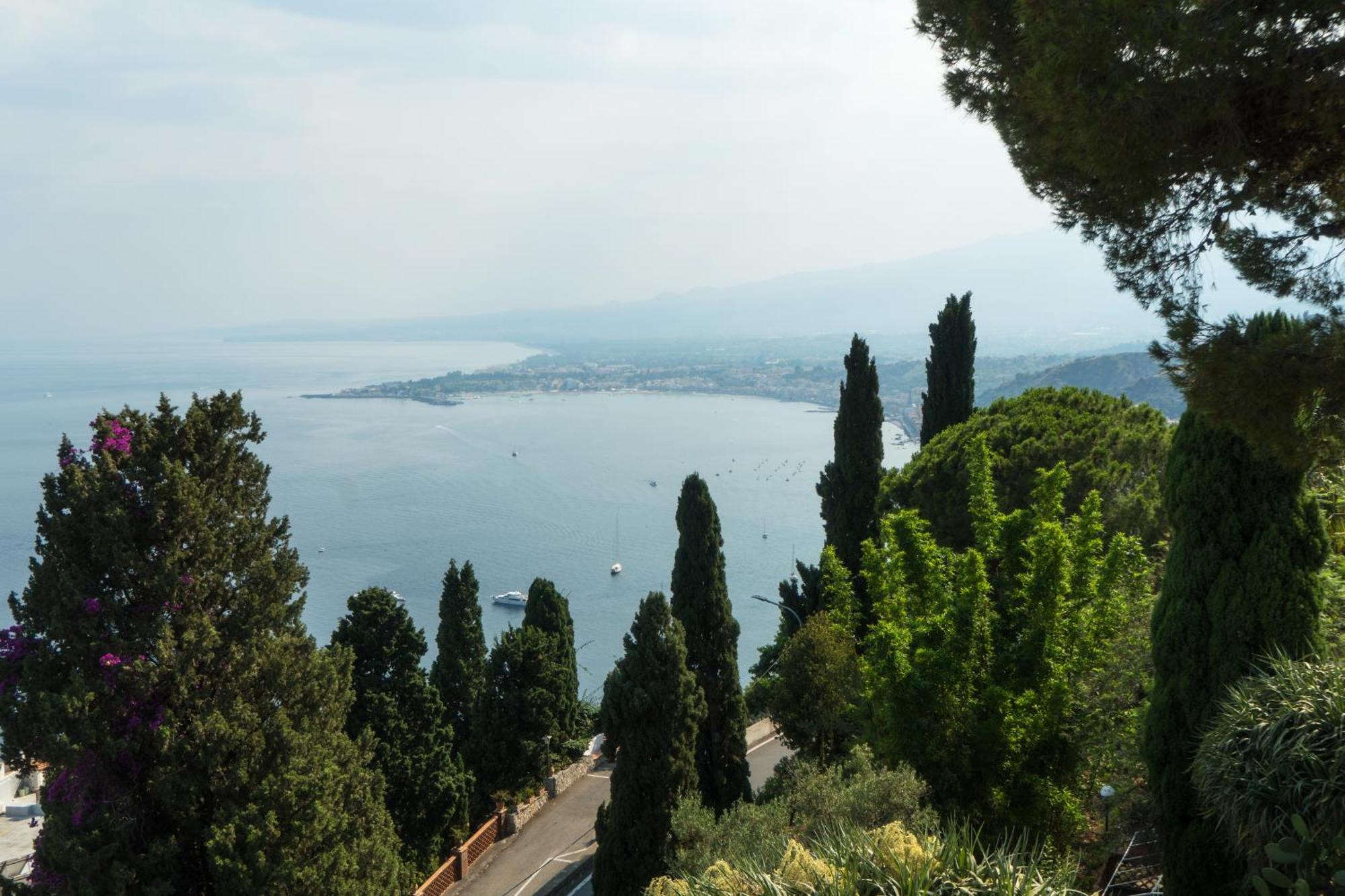 The Charming House Apartment Taormina Bagian luar foto