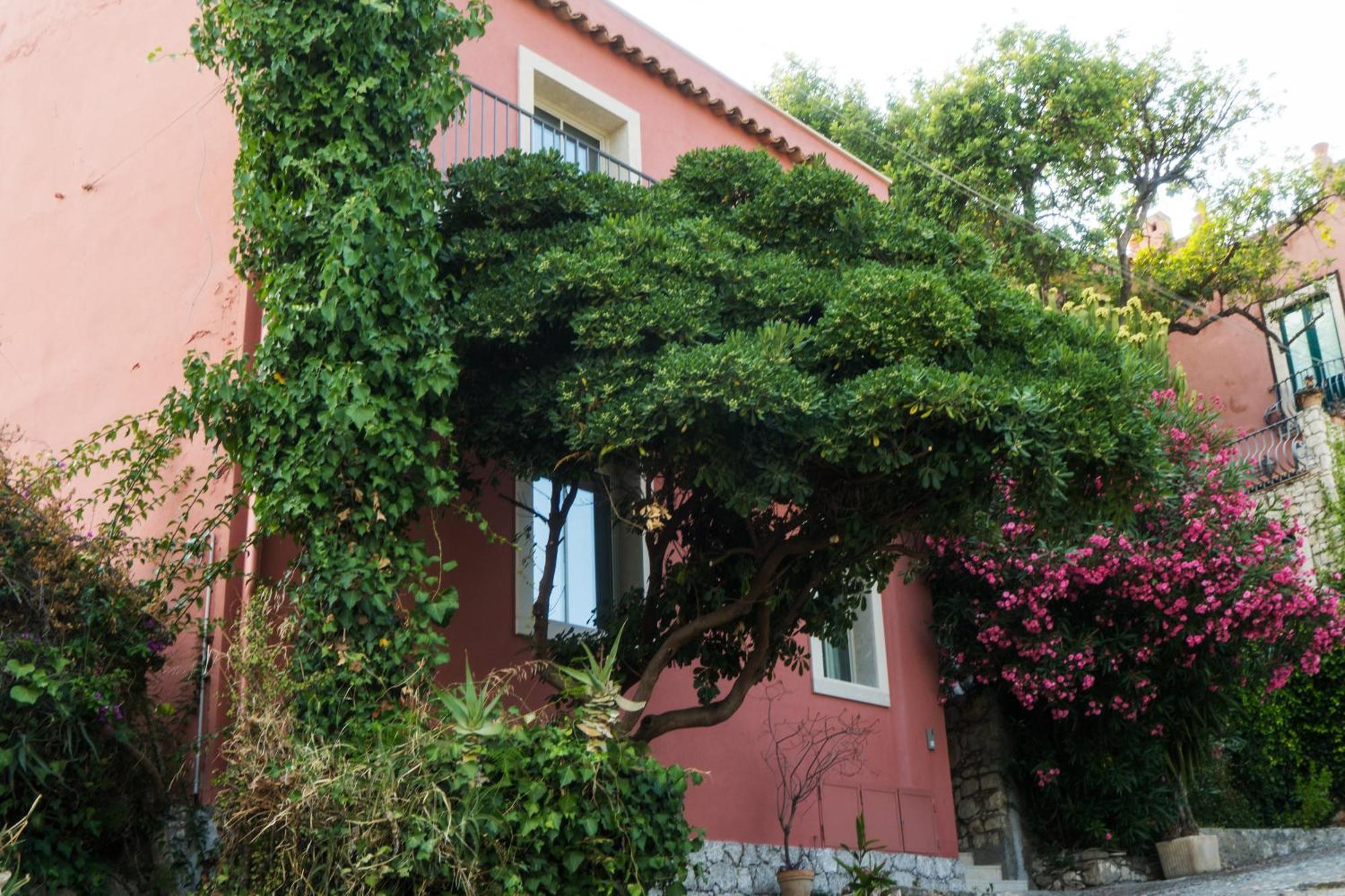 The Charming House Apartment Taormina Bagian luar foto