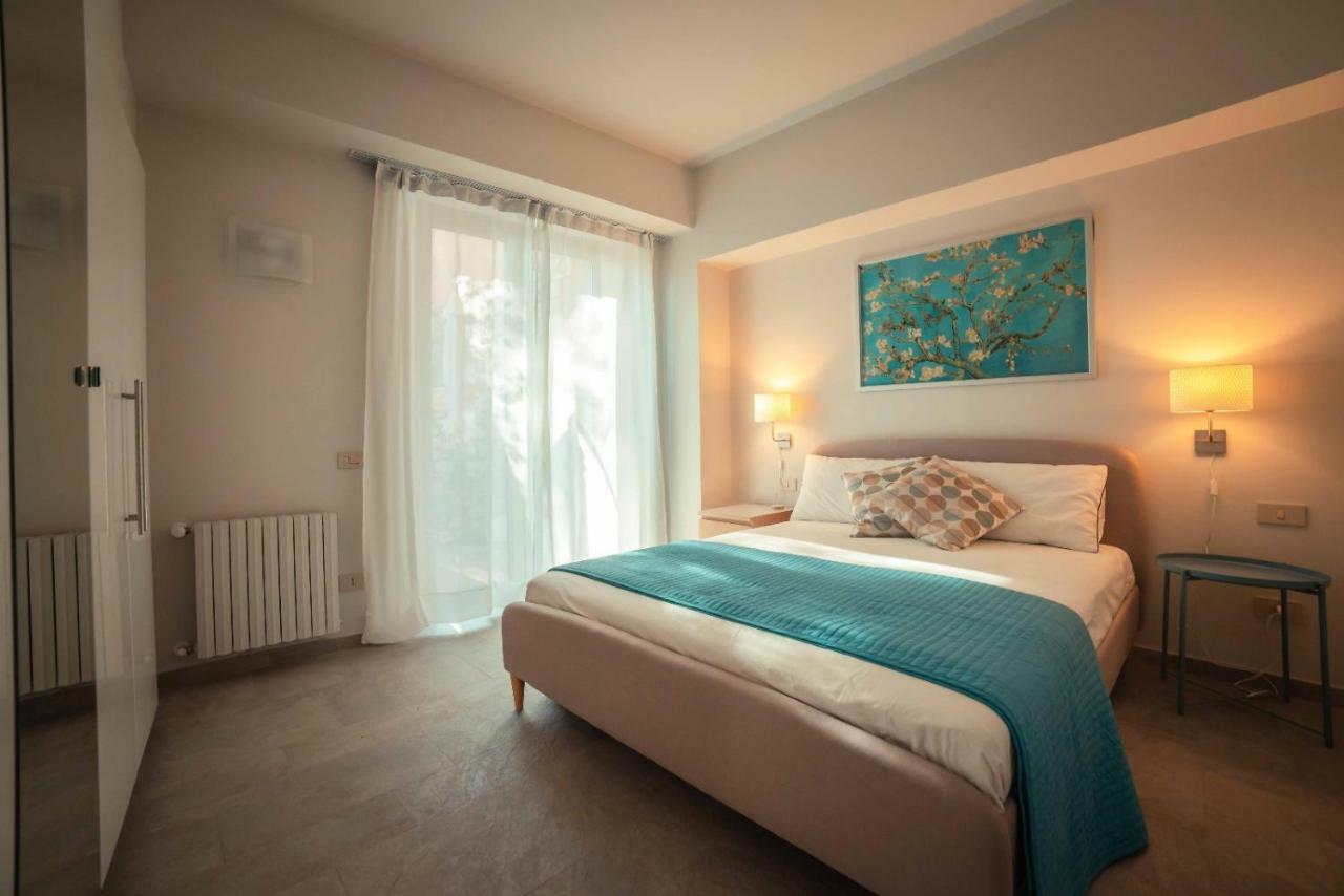 The Charming House Apartment Taormina Bagian luar foto