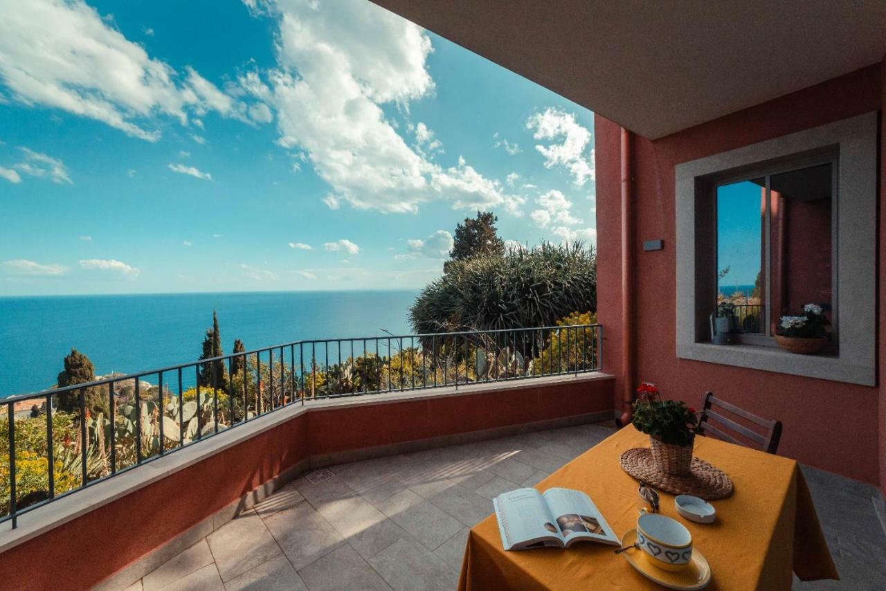 The Charming House Apartment Taormina Bagian luar foto