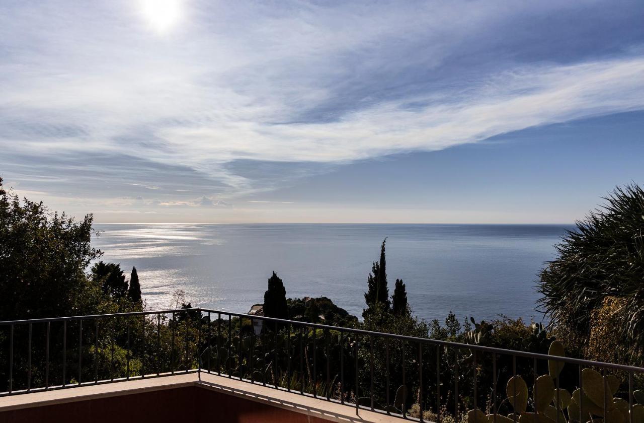 The Charming House Apartment Taormina Bagian luar foto